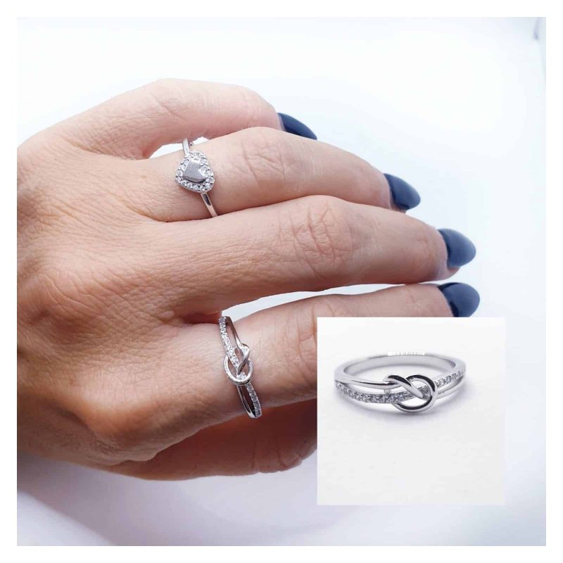 Anillo nudo infinito